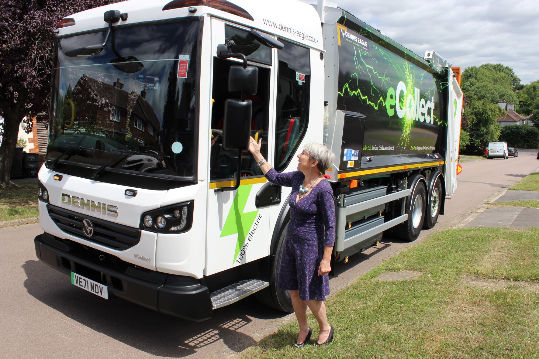 Ecofriendly recycling truck goes on trial in St Albans District St